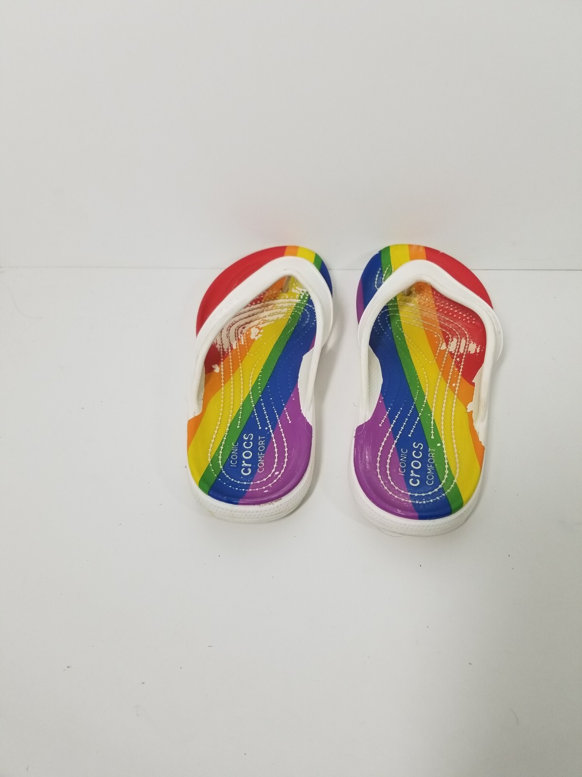 Crocs CLASSIC II RAINBOW STRIPE Flip Flop Sandals Wom… Gem