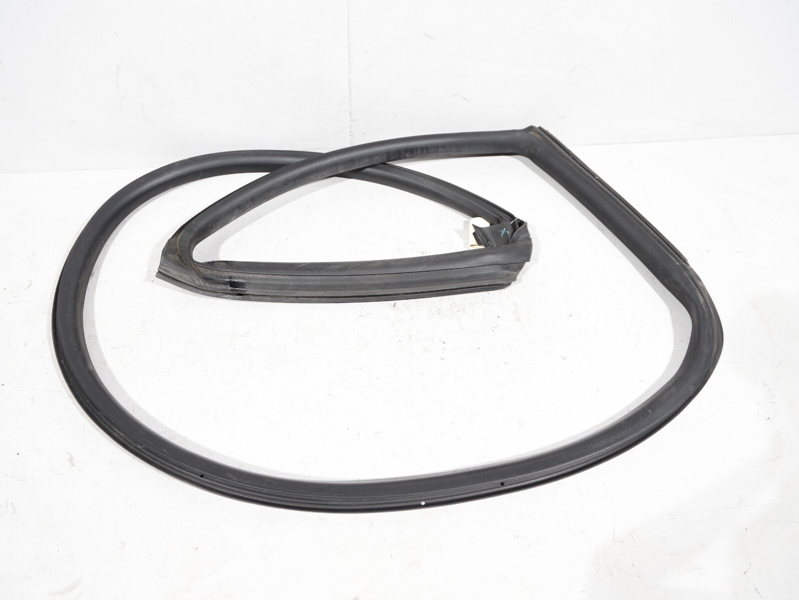 Maserati Levante 2017-2020 Rear Left Outer window scraper seal
