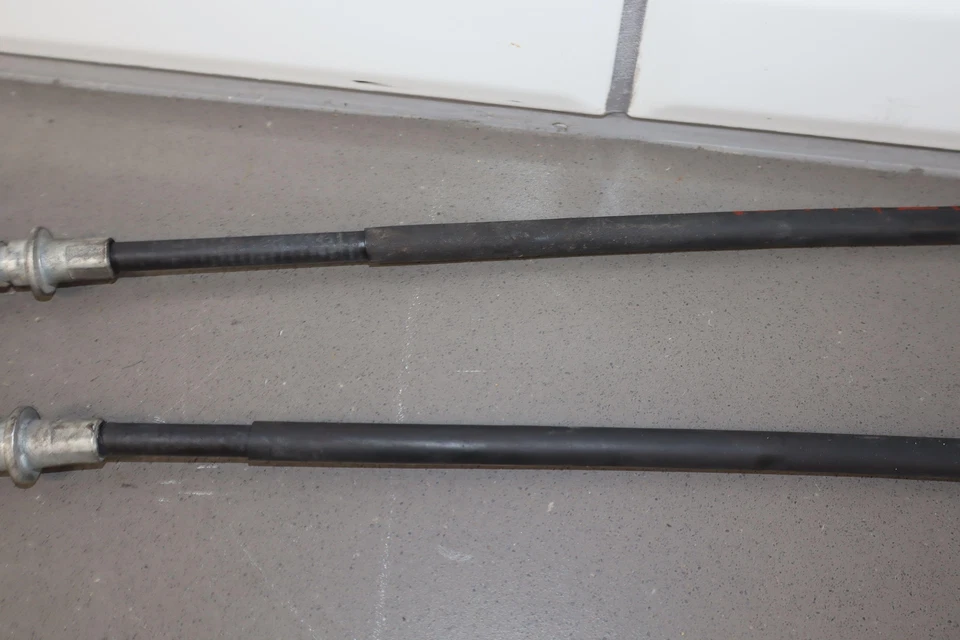 1991 Toyota MR2 Turbo Par de Cabos de Freio de Estacionamento LH&RH Fabricante de Equipamento Original - Imagem 3 de 4