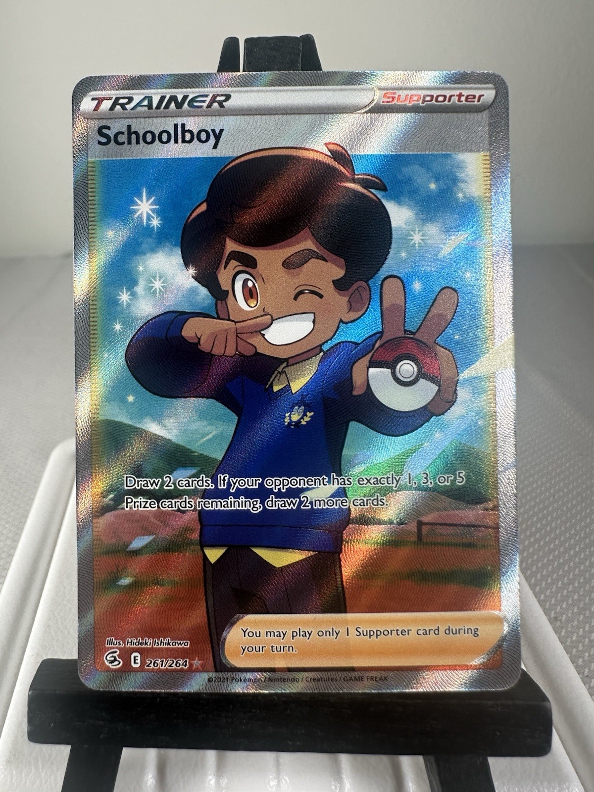 Pokemon TCG Schoolboy 261/264 Holo Full Art Trainer Swsh08: Fusion Strike NM
