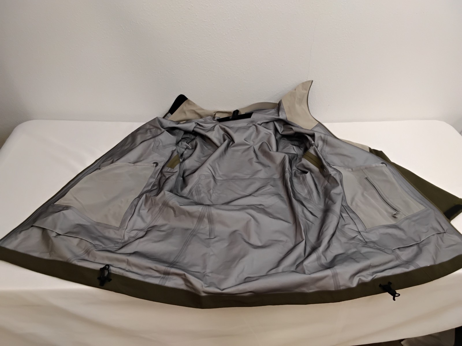 Arc'teryx Rush Gore-Tex Jacket Women's L Green/Beige (Rune/Tatsu) NWT #J5158 thumbnail 9