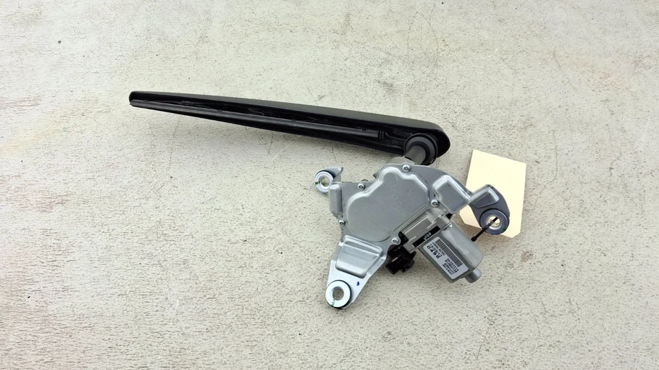 2018-2020 BUICK ENCLAVE REAR WIPER MOTOR / REAR WIPER OEM - Image 2 of 4