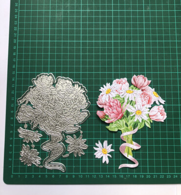 Großes 5-teiliges dekoratives Blumenstrauß-Stanzenset ''Duftende Feier'' - 14,4 x 11,1 cm