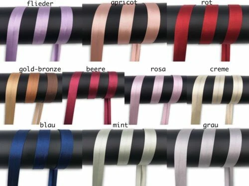 Rote Borten & Bänder zum Annähen