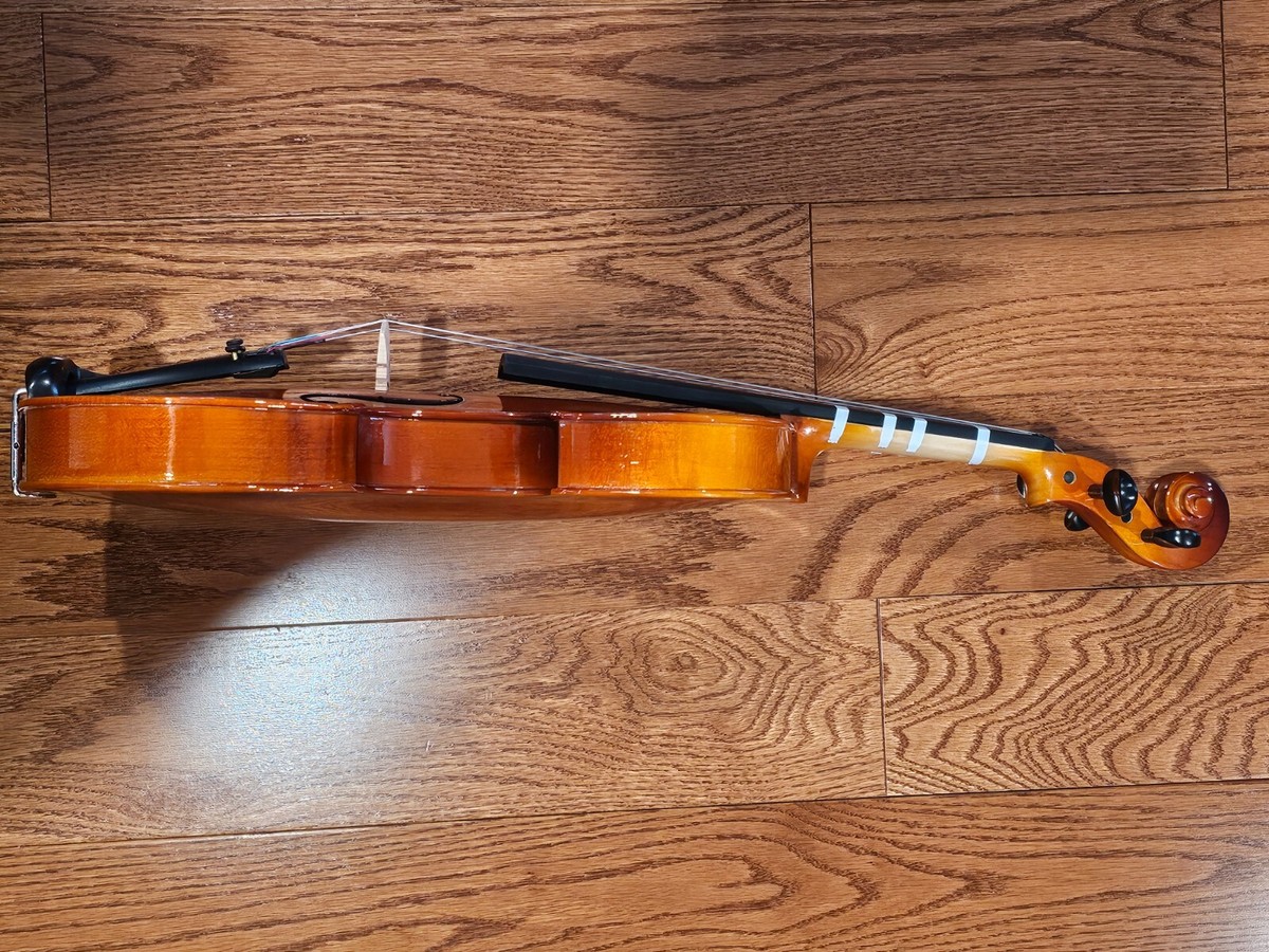 Mendini by Cecilio MV300 1/4 Violin & Accessories in Case