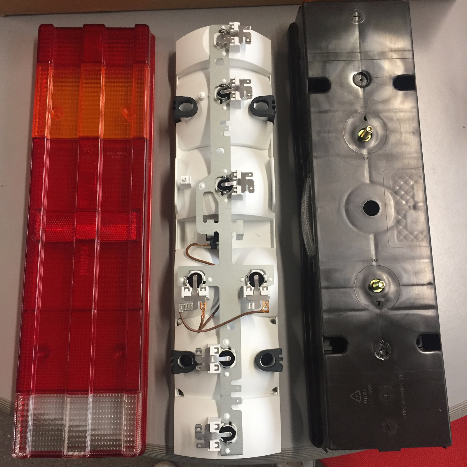 Feu arriere complet Mercedes PL multifonctions Valeo Hella neuf - 4