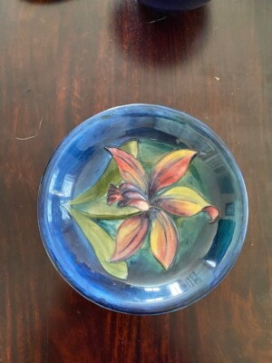 MOORCROFT POTTERY DISH/BOWL -  PATTERN VERY NICE