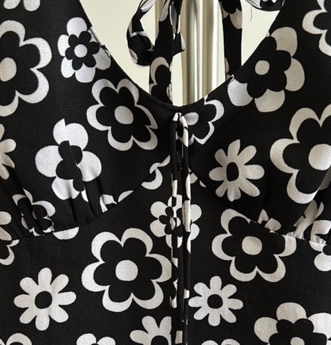 New Hollister Black White Floral Printed Halter Top Sleeveless Tie Neck XS - Picture 2 of 6