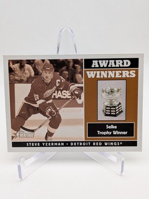   2002-03 Topps Heritage #238: Steve Yzerman AWARD WINNER; Red Wings HOF