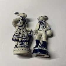 DEDHAM POTTERY RETIRED DESIGN MR AND MRS PETER RABBIT POTTING SHED