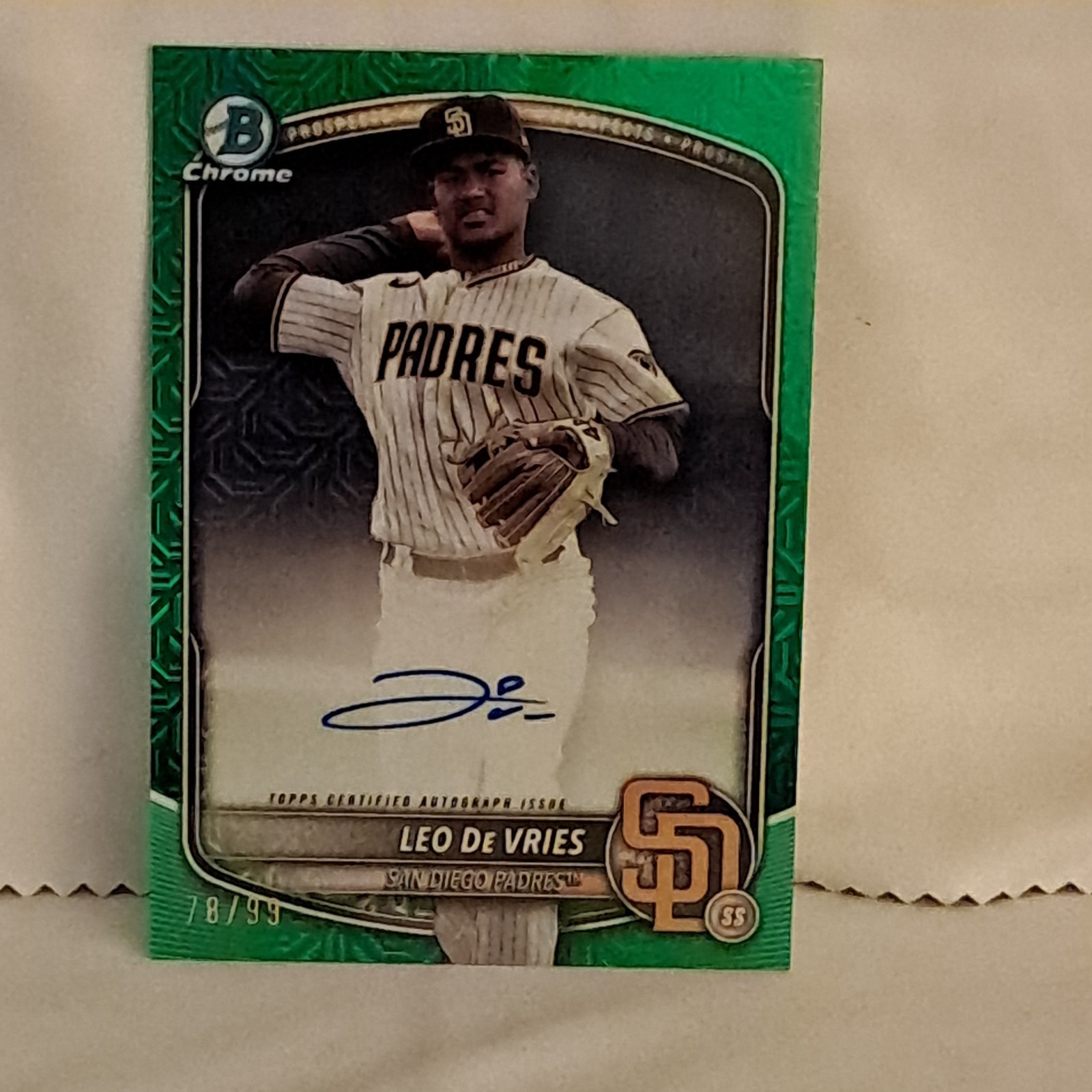 LEO DE VRIES 2025 BOWMAN CHROME PROSPECT MEGA BOX GREEN REFRACTOR /99 AUTO /99