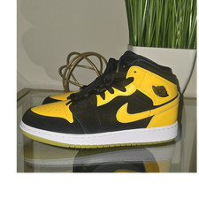 Jordan Air Jordan 1 Mid Yellow Black Boys Lea...