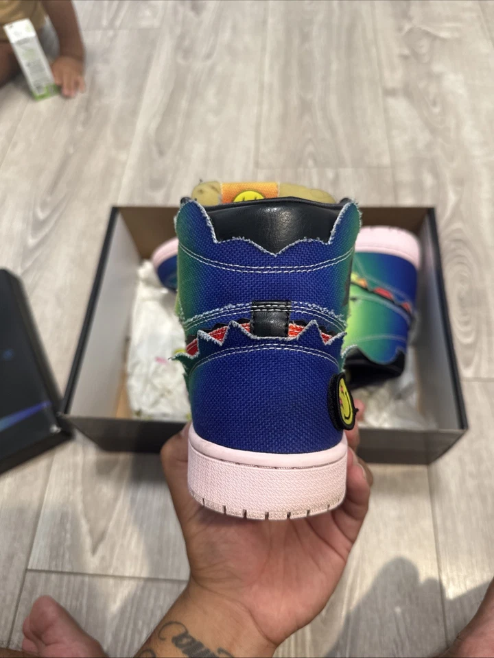 Air Jordan 1 Retro OG High x J Balvin Tie Dye Talla 9.5 Foto 3 de 4