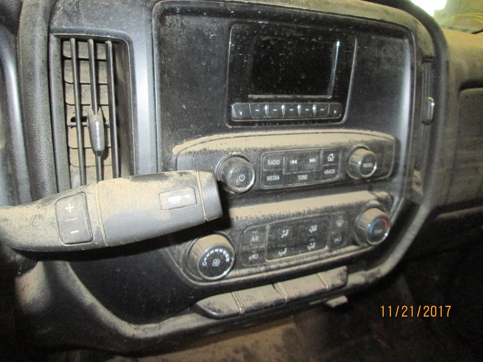 Tapacubos usados se adapta a: camioneta Chevrolet Silverado 2500 2015 grado A Foto 2 de 4