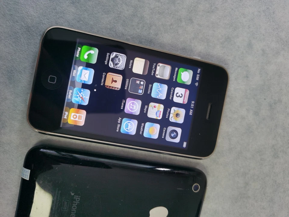 full working Unlocked Original Apple iPhone 3G - 8GB - Black A1241 (GSM) IOS3 - Image 2 of 4
