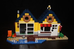 LEGO CREATOR: Beach Hut (31035) 100% Complete With Box And Booklets