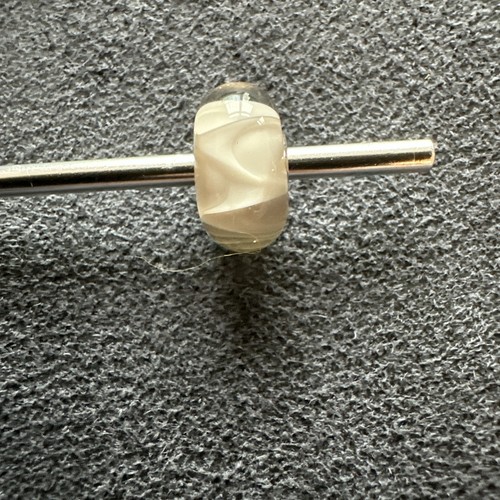 100 ๐ฏ AUTHENTIC TROLL BEAD White Paper Fold Glass Bead (Retired In 2016)
