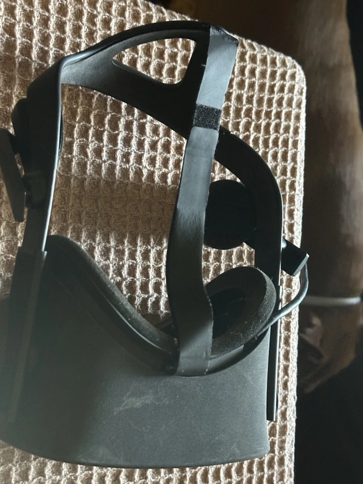 Oculus Rift CV1 VR Headset - Black - Used - Headset Only - Image 3 of 4
