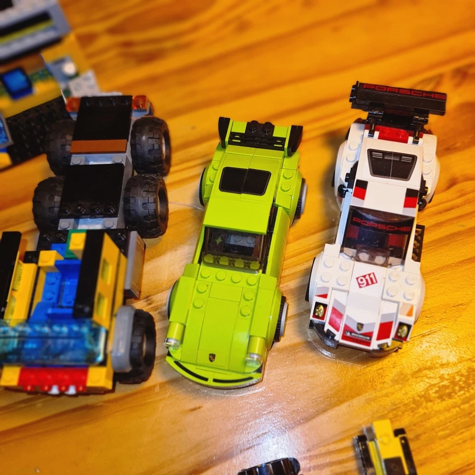 lot de legos en vrac - voitures : Porches-hélcoptère - nombreux personnages - Photo 1/4