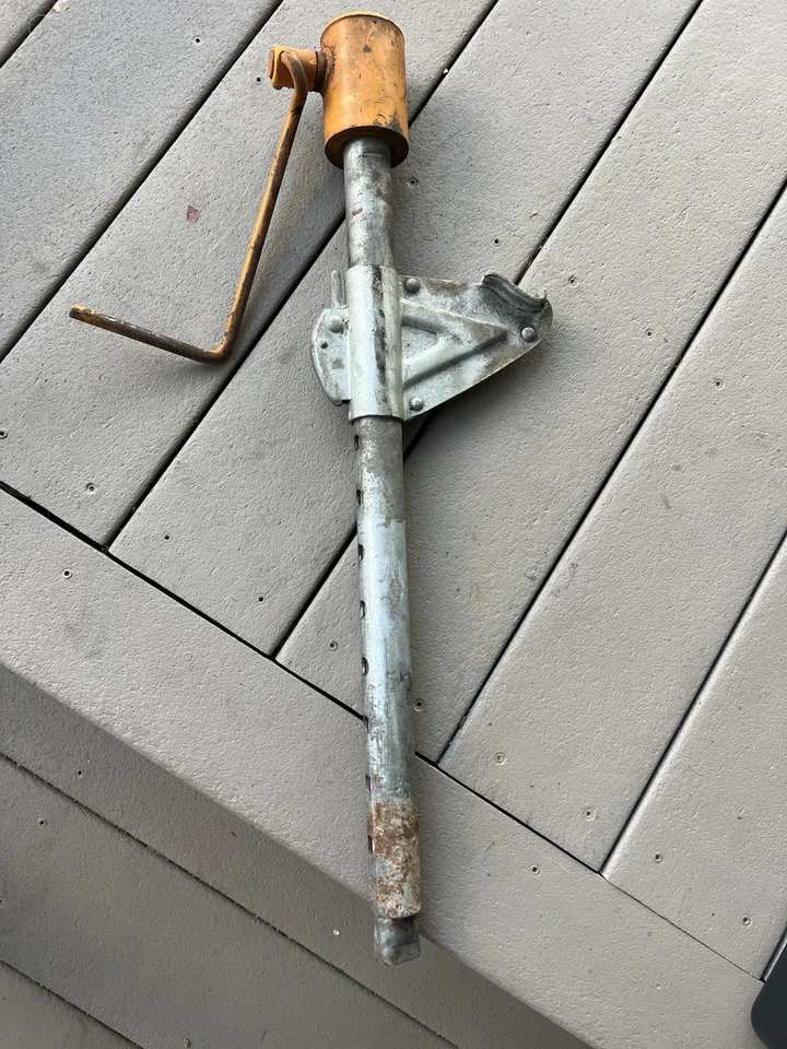 TOYOTA JACK VINTAGE.  MUY TEMPRANO.  POSIBLEMENTE CORONA O TOYOPET. ANTIGUO TORNILLO JACK Foto 3 de 3