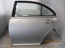 Porte arrière et accessoires Toyota AVENSIS