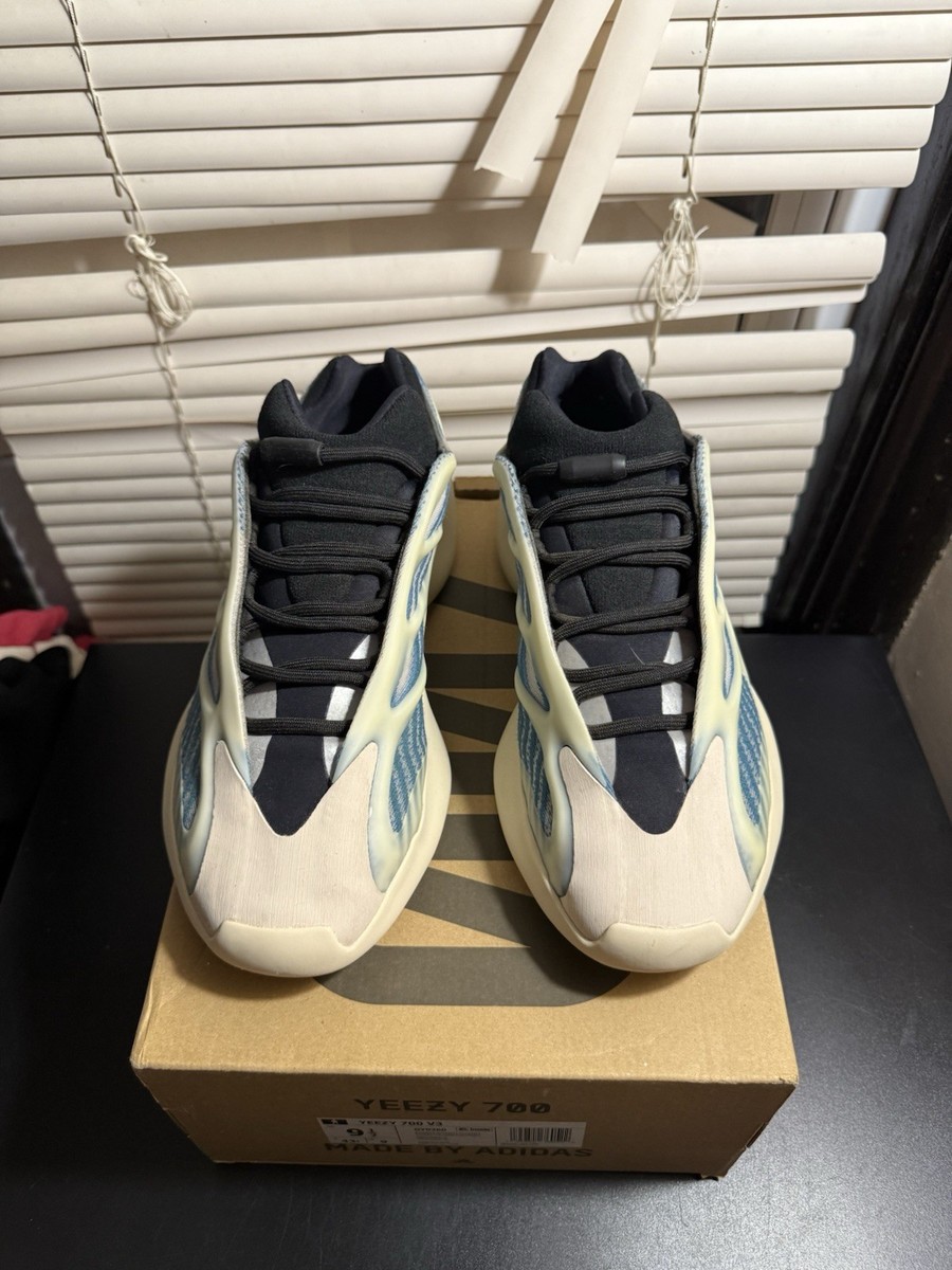 kith yeezy 700 v3