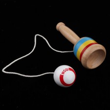 Japanisches klassisches Holzspielzeug Kendama Cup und Ballwurf Fangspiel Weiß