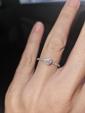 Stunning diamond engagement ring Elegant 18kts white gold Superb VVS clarity