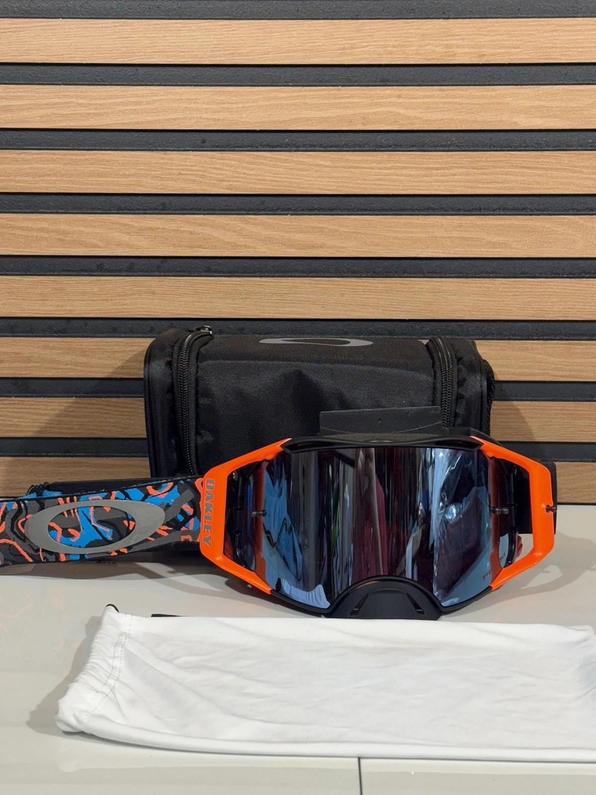 Oakley Airbrake MX Goggles Camo Vine Night Orange / Blue - Prizm