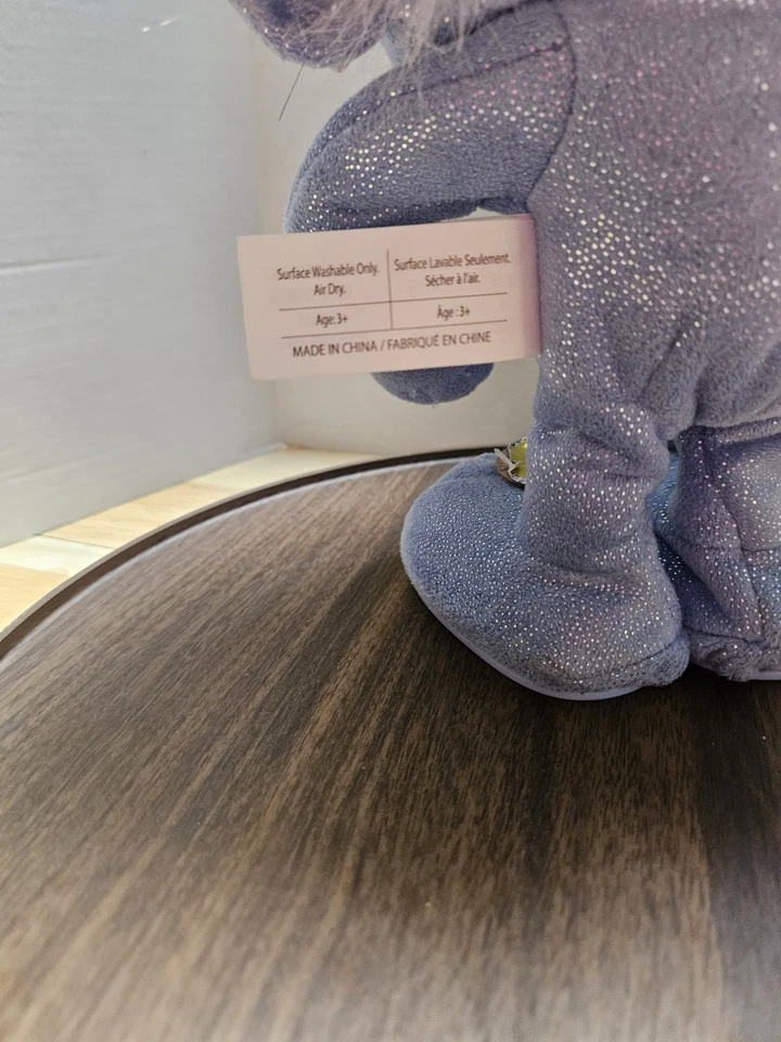 Juguete animatrónico Tiny Diamond From Trolls 2 bailando y cantando marca DreamWorks Foto 3 de 4