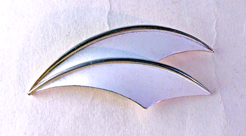 Vintage TRIFARI Brooch Pin White Enamel Gold Tone Metal