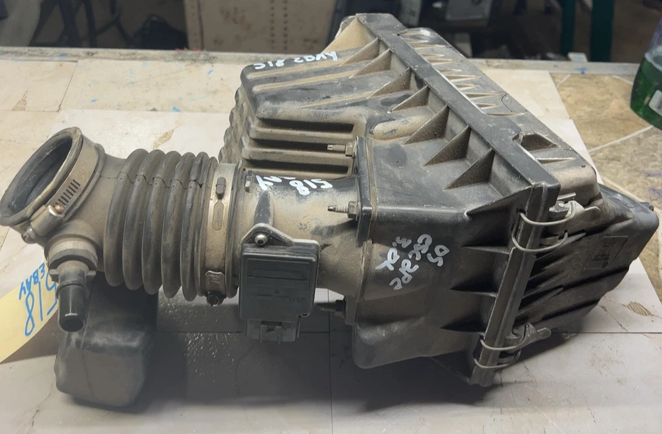 2005-07 FORD ESCAPE MERCURY MARINER 3.0L Air Intake Cleaner Filter Box Assembly - Image 3 of 4