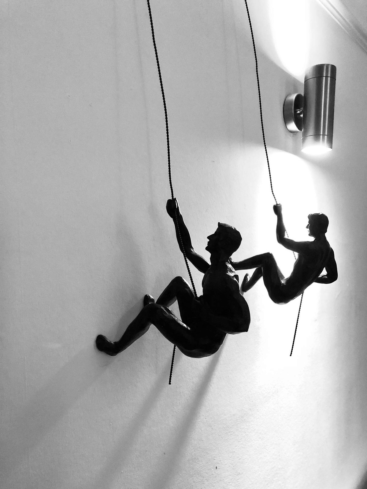 Haute Collage Bronze Climbing 7.48 x 3.94 x 6.3 inches, metallic black