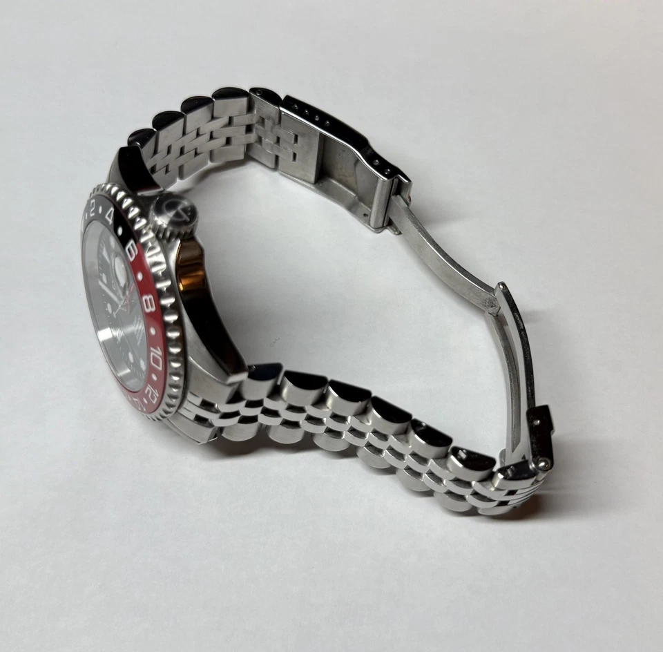 GEVRIL WALL STREET GMT BLACK /RED CERAMIC BEZEL SWISS MADE AUTOMATIC 200M DIVER - Image 2 of 4