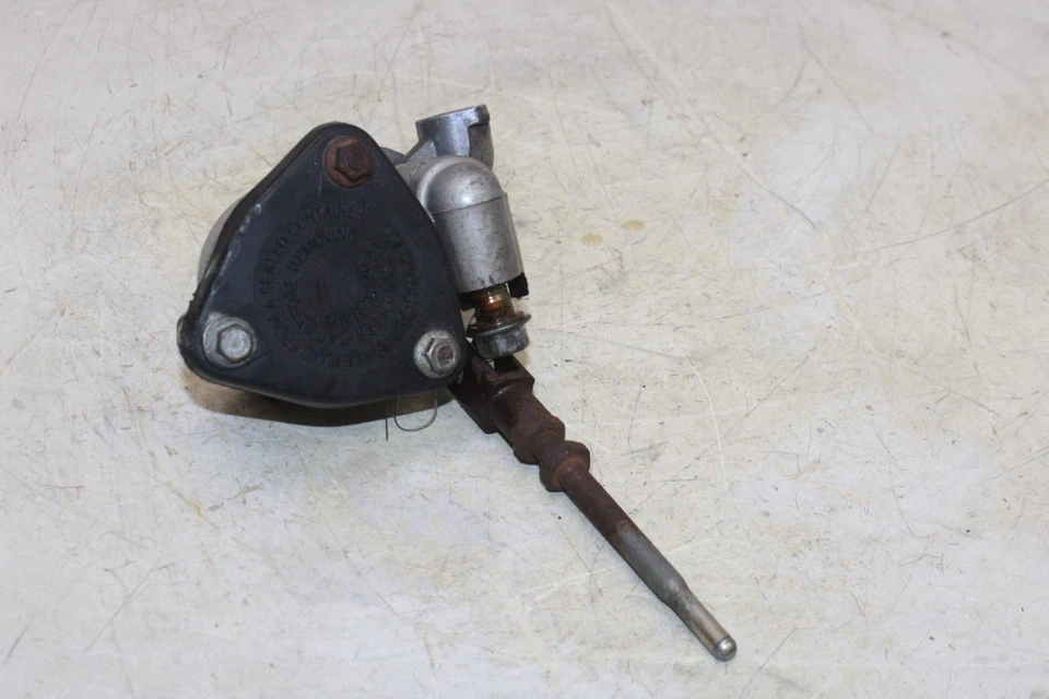 80-81 YAMAHA XS850 OEM FRENO TRASERO CILINDRO MAESTRO Foto 2 de 4