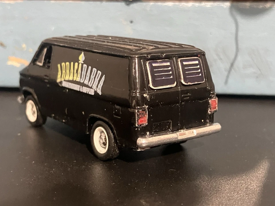 Chevy Cargo Van 1:64 1971 de la película “The Black Phone” solo existe 1 Foto 2 de 4