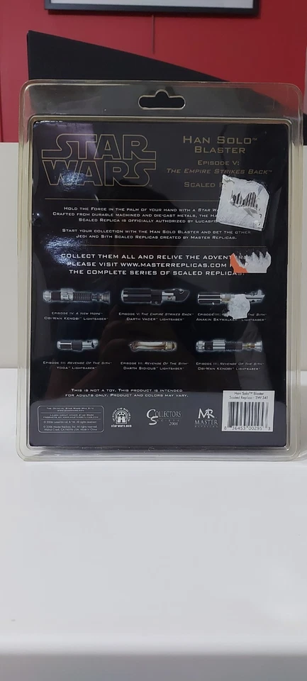 Master Replicas - Han Solo Blaster 0.33 scaled replica (silver edition) - Photo 2/3