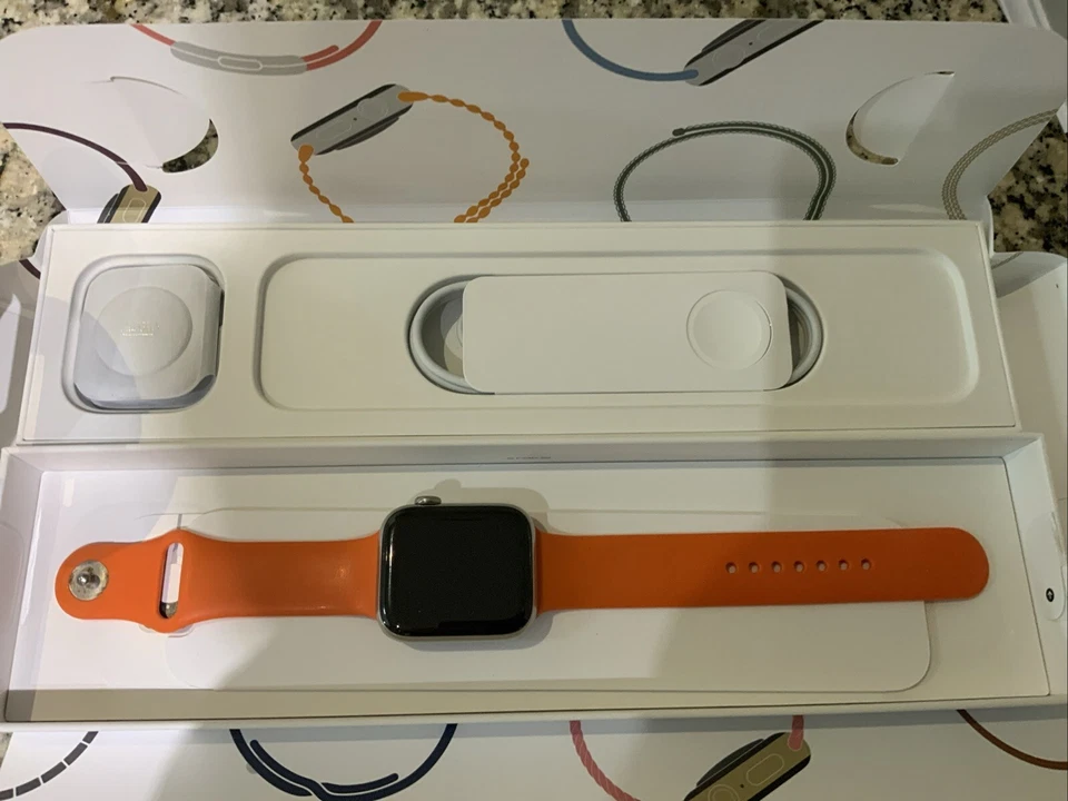 40MM Apple Watch Series 4 Black Sports Strap 24ct Gold Plated Stainless Steel, photo 4 of 4
