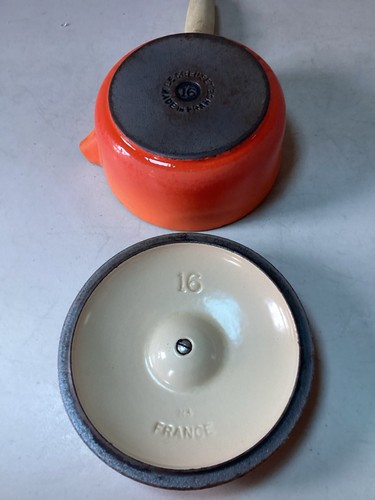 Le Creuset Volcanic Orange Saucepans - Set Of 3 - 16, 18, 20 - Wooden Handles. - Picture 21 of 24