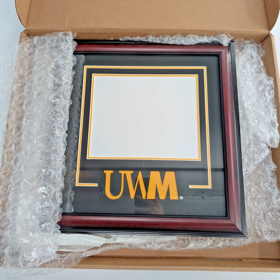 Marco de diploma Campus Images University of Wisconsin, Milwaukee Spirit, caoba Foto 2 de 4