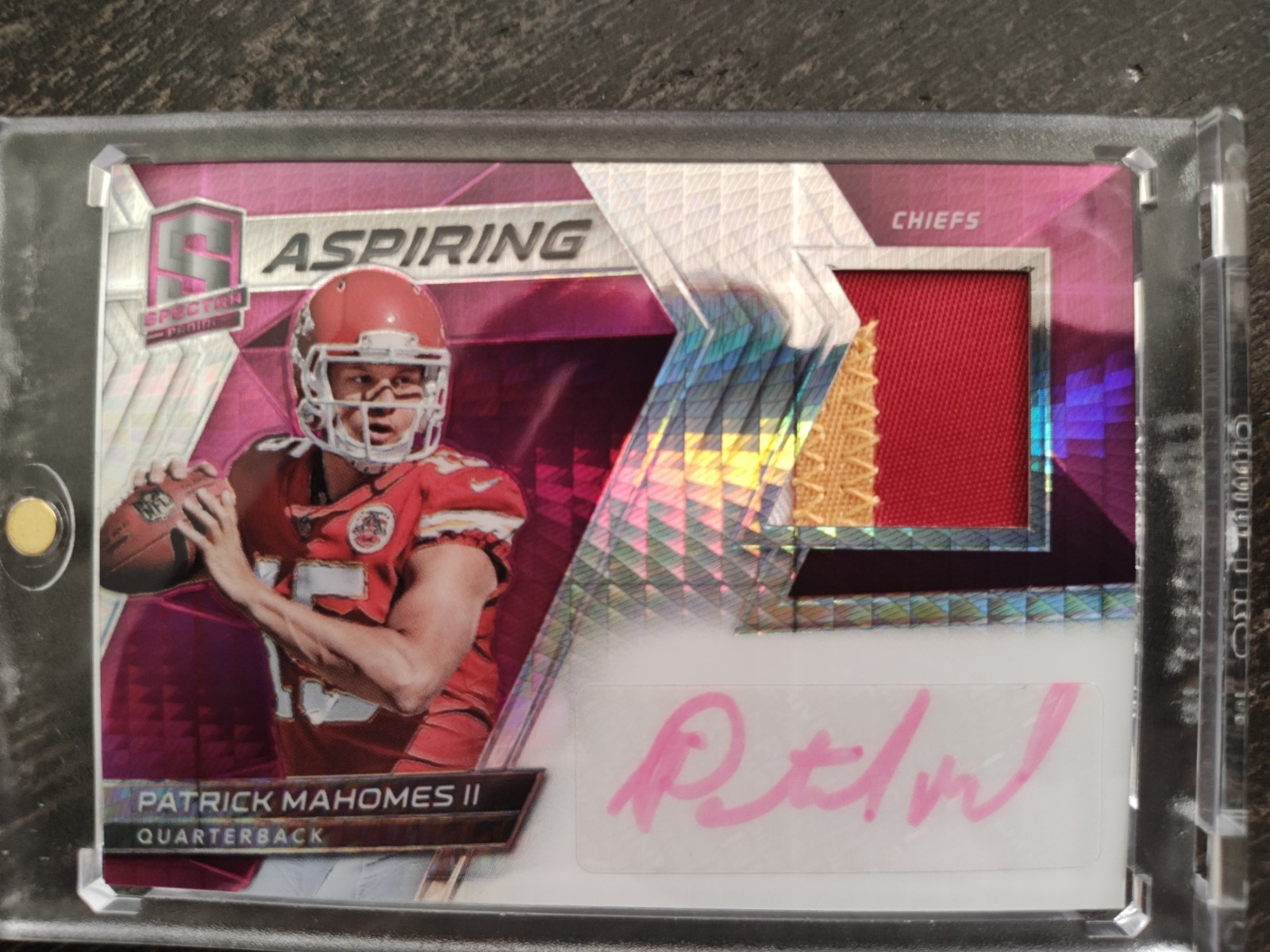  2017 Panini Spectra Patrick Mahomes RC Auto Neon Pink  SSP/15 view 5