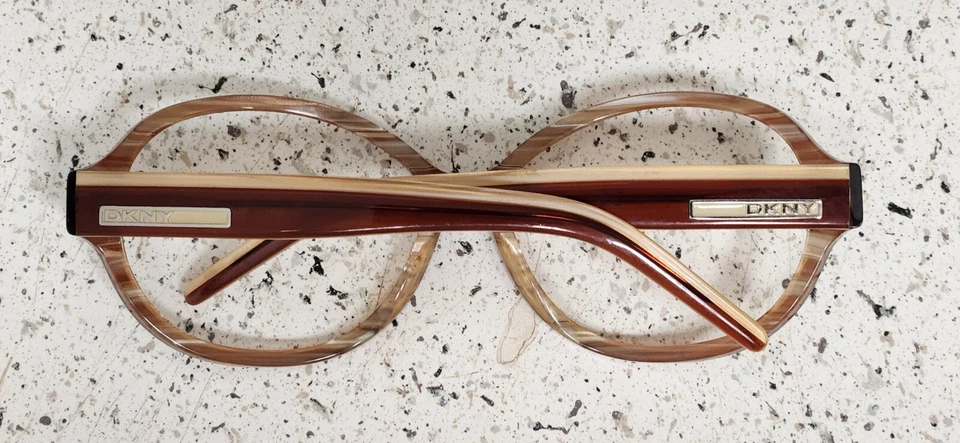 Óculos DKNY DV40603431/73 60-15 1283N marrom usado muito bom - Imagem 2 de 4