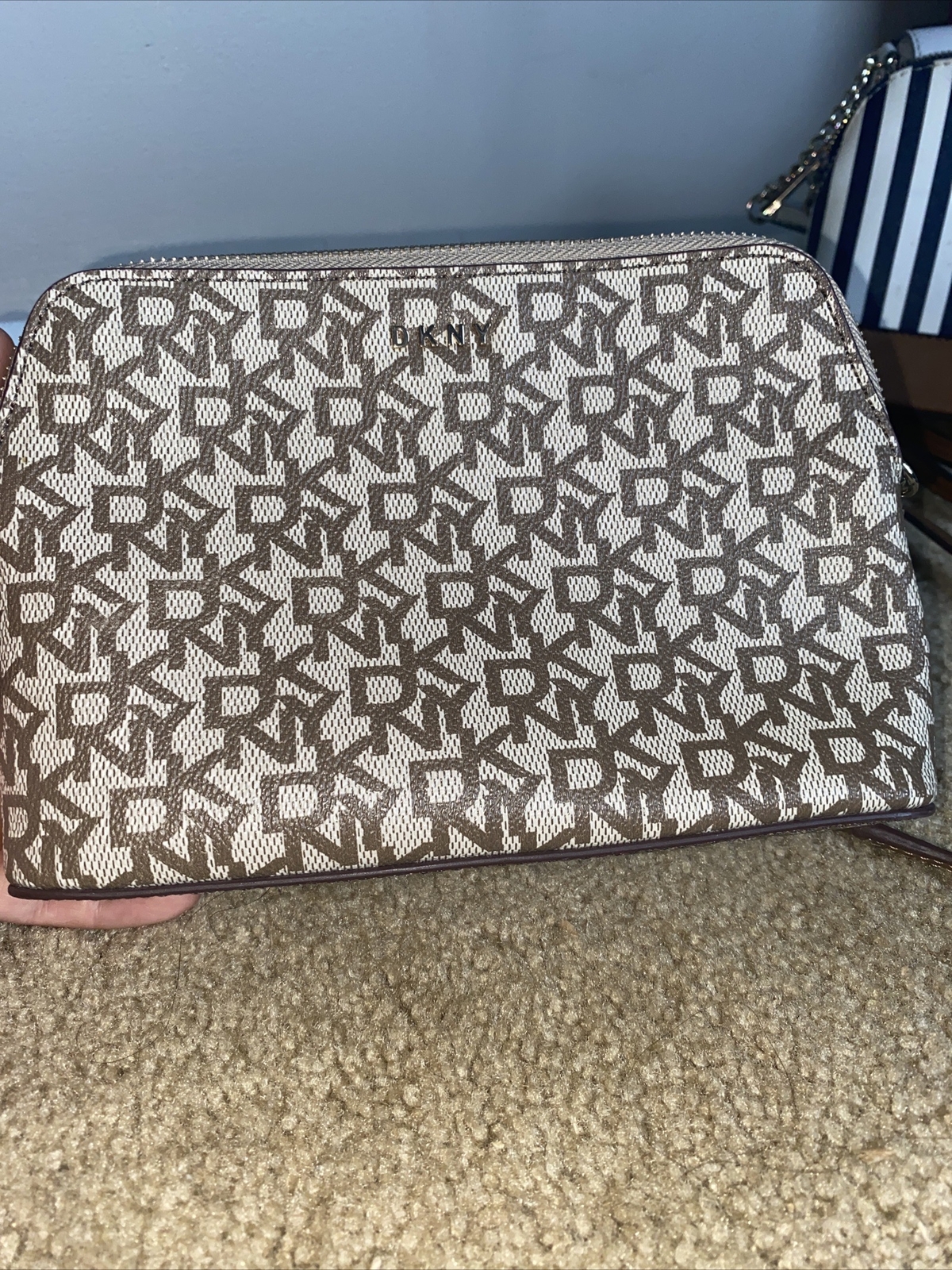 DKNY Crossbody Bag Beige/Tan Logo Purse Handbag Clut… Gem