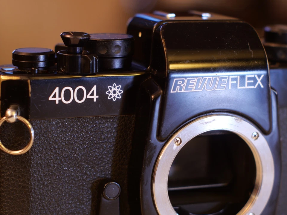 Revueflex 4004 - Revista de cámara vintage de exposición automática M42 (Chinon CE Memotron) Foto 2 de 4