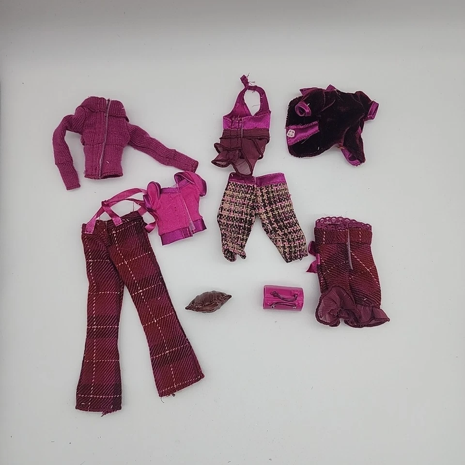 Roupas e acessórios da Barbie Fashion Fever. Xadrez rosa, marrom 2007 - Imagem 2 de 3