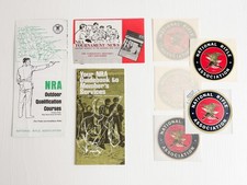Diverses brochures et autocollants vintage NRA années 60-70