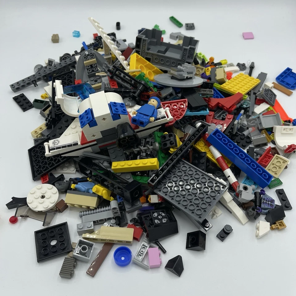 LEGO Bulk Lot 2 Lbs Bricks Pieces Parts Genuine Minifigures Batman Space Shuttle - Image 4 of 4