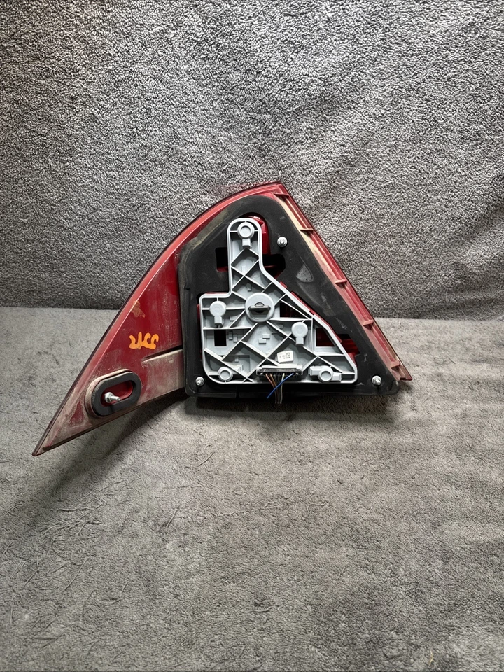 2005-2007 Mercedes-Benz C 230 W203 C-Class Right Passenger Tail Light R5748 DW - Image 4 of 4