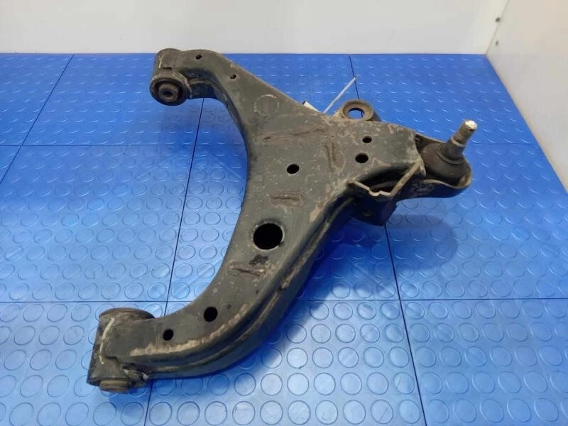 Conjunto brazo de control inferior delantero izquierdo Nissan NV 1500 2500 3500 2012-2021 OEM Foto 2 de 2