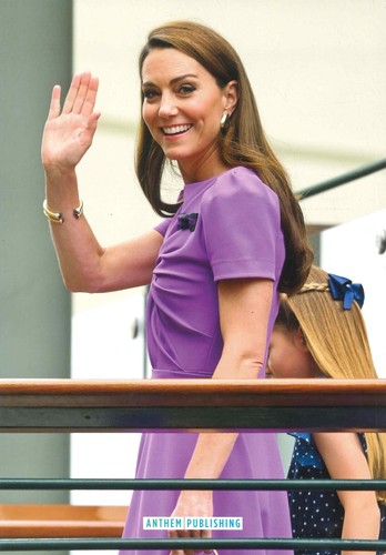 Royal Femme Revue: Princesse Kate, Camilla, Reine Elizabeth, Diana, 2025 Ed - Photo 4 sur 4